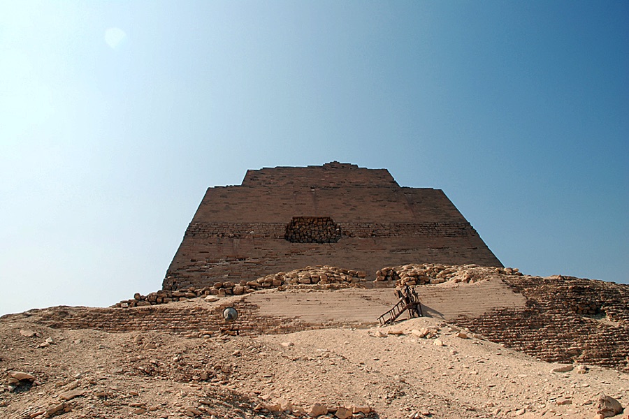 Der Eingang in die Pyramide an der Nordseite.
