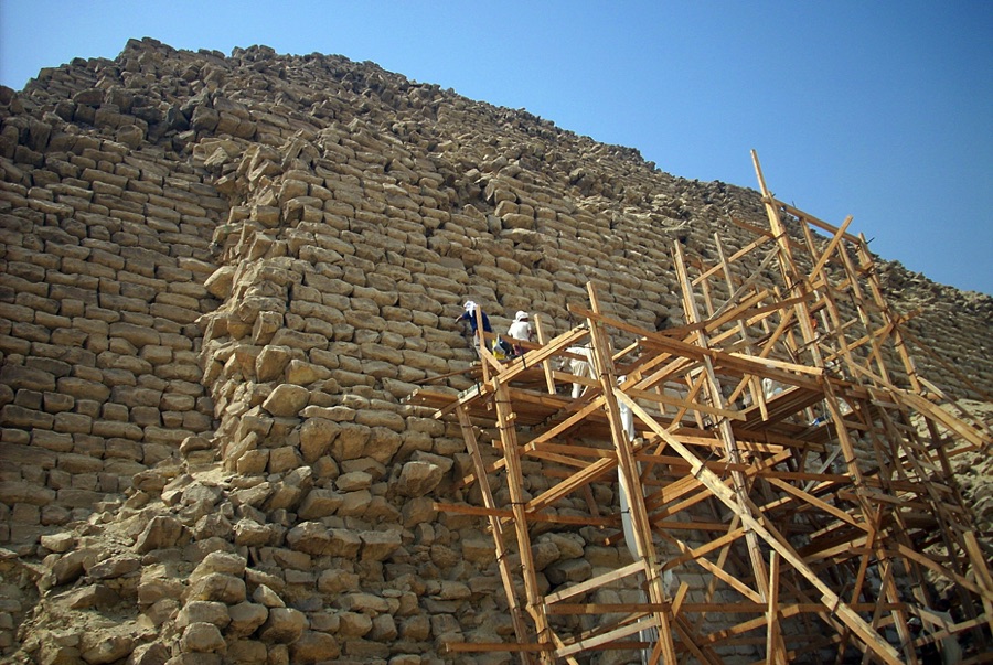 Restaurierungsarbeiten an der Pyramide